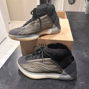 YEEZY QNTM BARIUM Adidas Men
